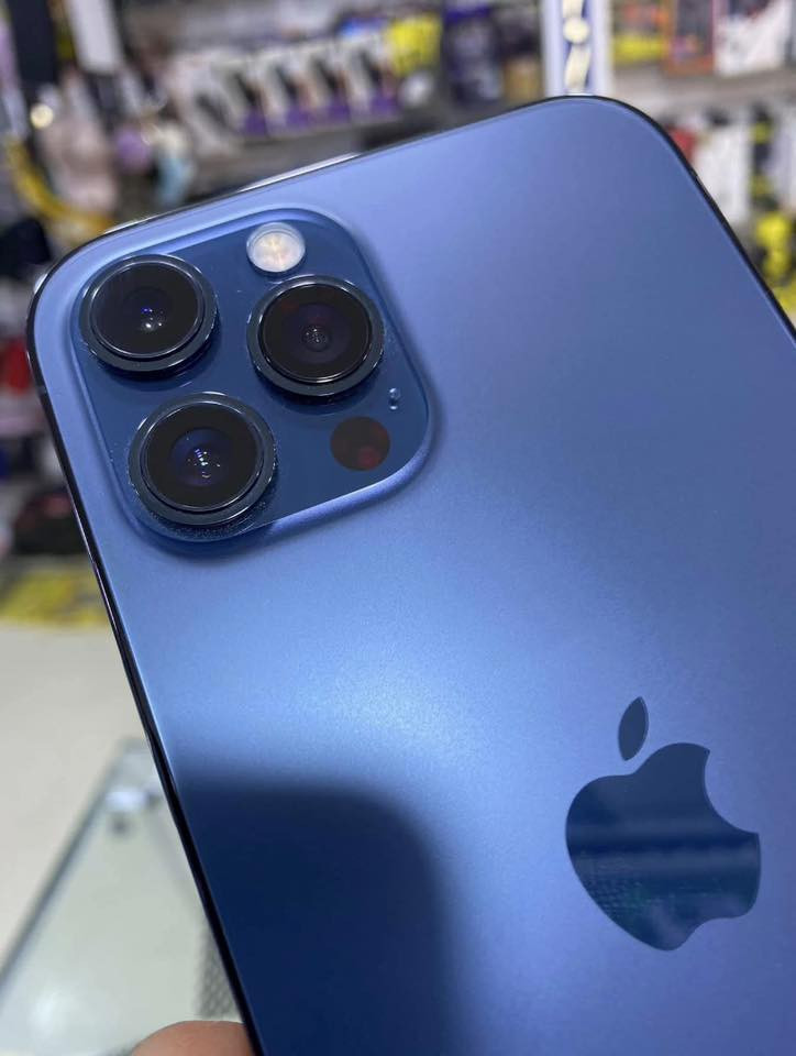 ايفون 12 برو ماكس ب(550)
السلام عليكم  ايفون 12 برو ماكس (دبل سيمكارت) 128 بطاريه(80) مكفول حته من الشخطه ول رصعه إذا تخلي بصف الجديد ما يبين منو الجديد بينهم مكفول ما مفتوح ضمان ماستر أخذته من الشركه ويه علبته وحته وصل الشركه وشاحنته الاصليه ويا  (٨) كفرات وشاحنه اصليه مال شركه مكاني الحريه بغداد ما عندي توصيل.
للتواصل ***********
