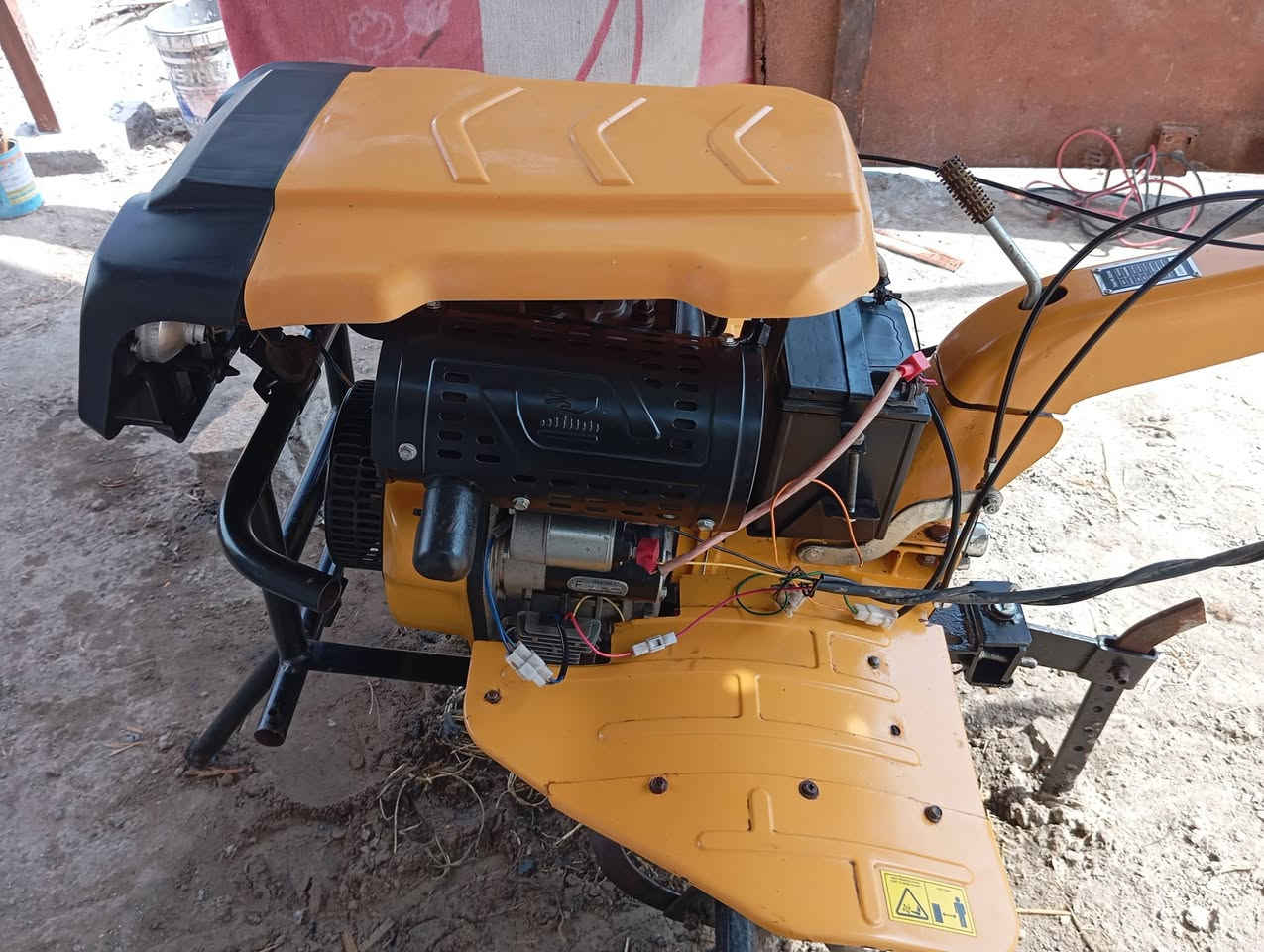 السلام عليكم ورحمه الله وبركاته عندي كاروبة ١٢ حصان كاز مستعملة قليل جدا السعر ٨٠٠ ألف المكان البصرة قضاء المدينة تلفون *********** وهاي صورها
