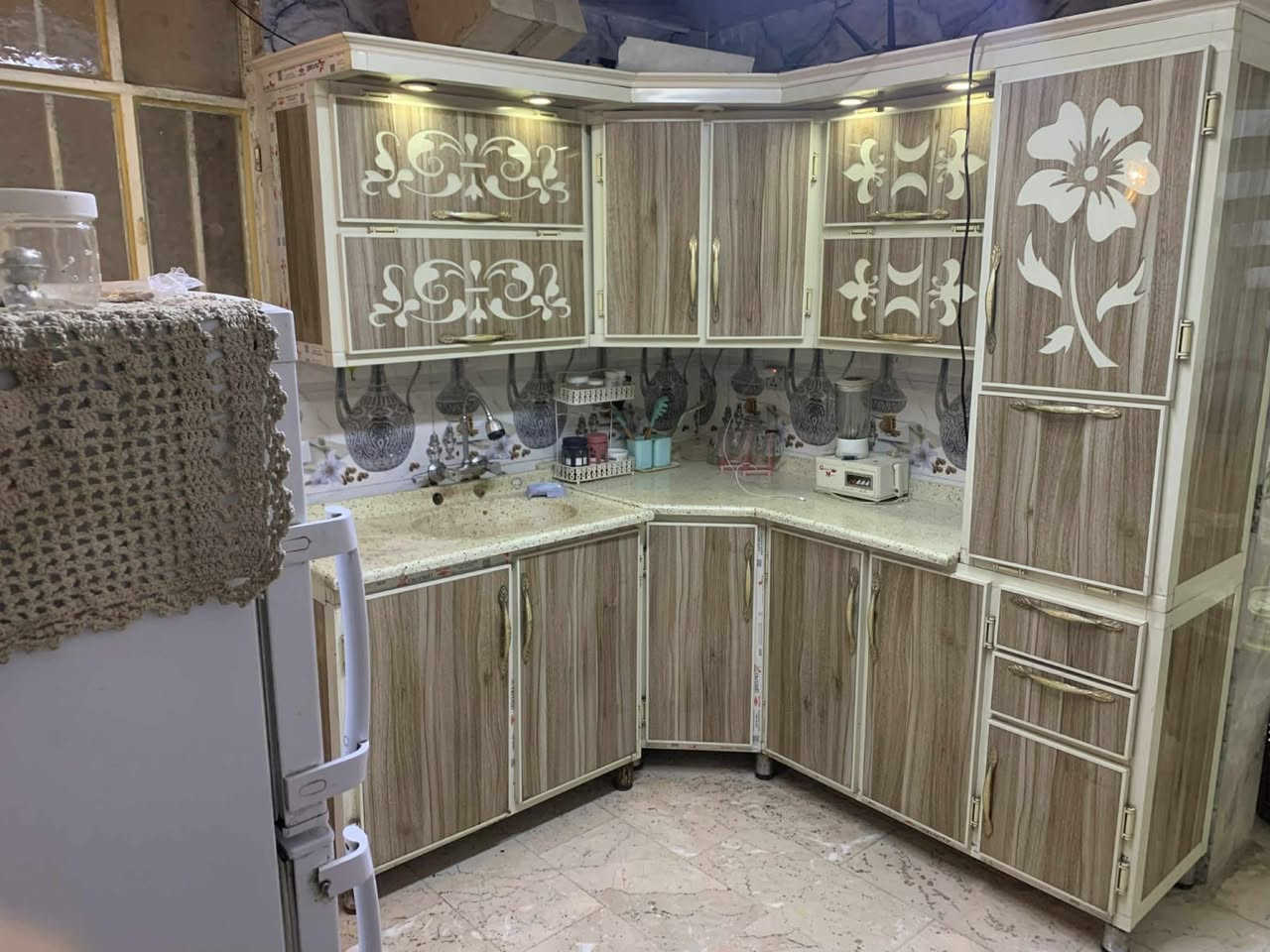 بيت للبيع طابو صرف مساحة ١٠٠ م واجهة ٥  طابقين يحتوي على ٣ غرف نوم صالة ومطبخ وصخيات مدخلين الشعب الضباط للاستفسار 
***********
