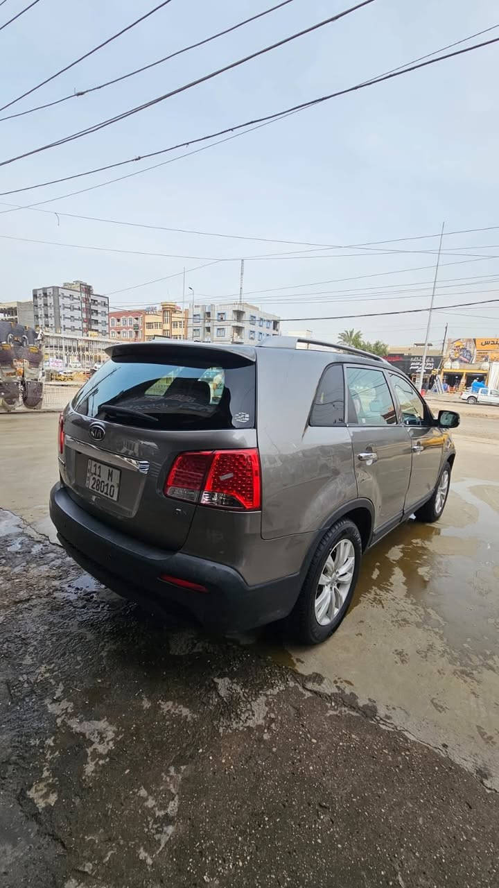 السلام عليكم 

للبيع: كيا سورنتو 2011 سبعة راكب

الموديل: 2011.

اللون: نفطي

المحرك: 4 سلندر دوش (اقتصادي وقوي)

المسافة المقطوعة: 166 ألف ميل
تشغيل بصمة والأبواب بصمة
 مري شفط كهرباء.

 المحرك والكير بحالة ممتازة (نضيفة جداً وما بيها أي مشاكل).

الوضعية العامة: السيارة جاهزة للاستخدام صدر وتبريد وكهربائيات كلها شغالة 100%
 
حادث السيارة برة العراق جاملغ عكس السايق وداخل العراق بيهة طخات
 (ابيع حزام ✔ )

السعر المطلوب : 120 ورقة 
العنوان : بغداد البلديات
رقم التلفون : *********** بغداد, العراق
