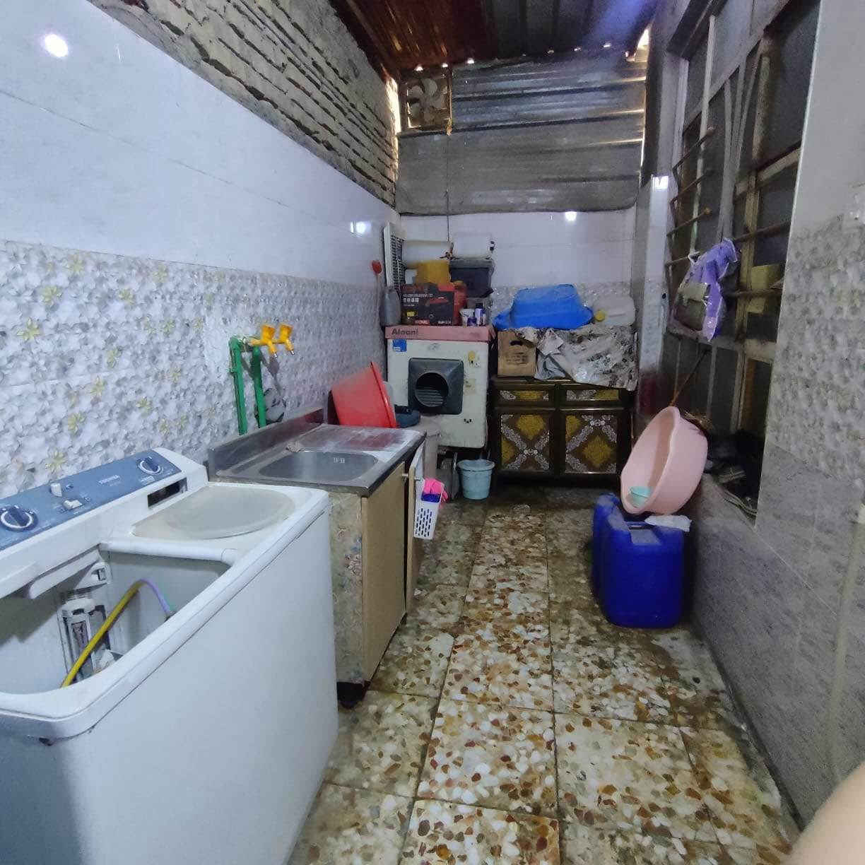 سلام عليكم 
بيت للبيع / زراعي
في منطقة جسر ديالى نهاية شارع المصرف قرب شبكة ابو اسماعيل 
المساحة 100 نزال 17 الواجهة 6 ونص 
البيت نظيف تجي وتشوف بعينك هسة بالجديد مرتبة كلة 
طابقين مثل ما موضح بالصور
3 غرف نوم صالة حمام مطبخ 
مطبگ بورسلين 
سقف ساندويتش بنل 
للاستفسار 
*********** 
متوفر واتساب بغداد, العراق
