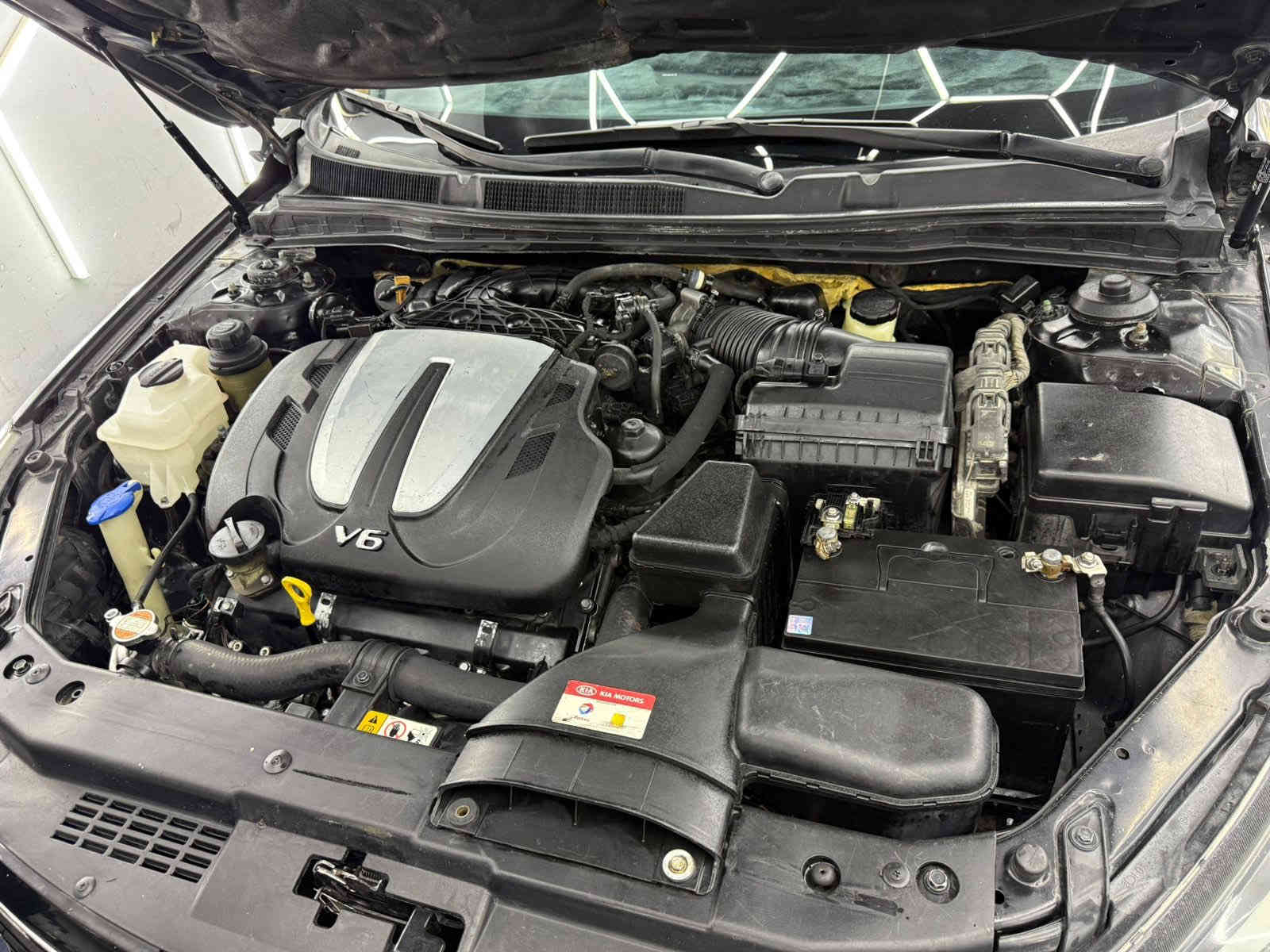 سلام عليكم 
 كيا كادنزه للبيع,سياره نظيفه جداً بمعنى الكلمه وارد خليجي 
فول مواصفات 1/1Vip.بيه قطع صبغ ايرباكات كله سليمة.موديل 2012م مواصفات 
1 بنورما
2 بصمه
3 رادرات جانبيه
4 كامره خلفيه
5 سماعات انفنتي 
6 ستيرن متحرك 
7 تحكمات ستيرن
8 مري قلاب+انارة ترحيب 
9 كشنات تبريد تدفئة+خزن ميموري 
10 شاشه كبيره 
11 حساسات 
تريد تحول وكالة 
12 تبريد قطعتين 
13 برده خلفيه 
14 ويل حجم 19+لايت زنون 
تخم تاير جديد +بطاريه جديده حداديه جديده جداً 
السعر 120$وبيه مجال بسيط 
مكان سياره بغداد القادسيه 
اي ستفسار الرقم***********
