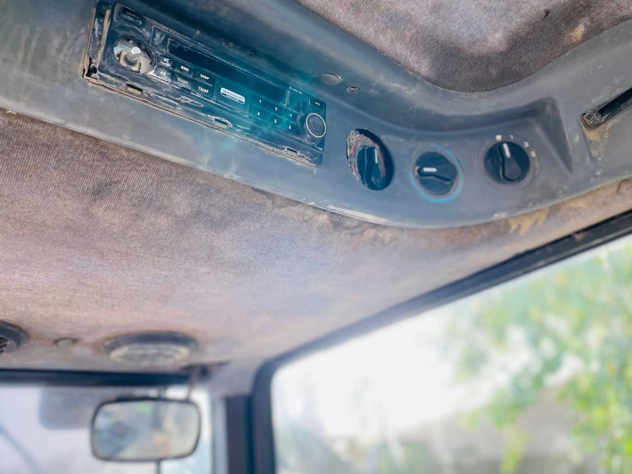 سلام عليكم اخوان مكينه للبيع حجم 100 موديل 17مكينه نضيفه تبريد ثلج مرواوس حسب القناعه ***********مكان ديوانيه قضاء سومر مكلف بل نشر
