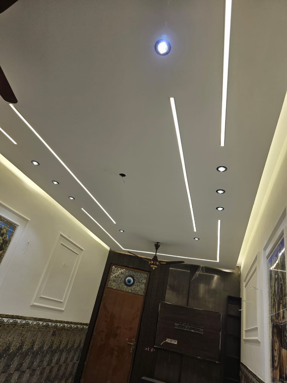 عملي للديكور والأصباغ  اي استفسار مراسلة الصفحة او مراسلة واتس اب رقم الهاتف ***********
