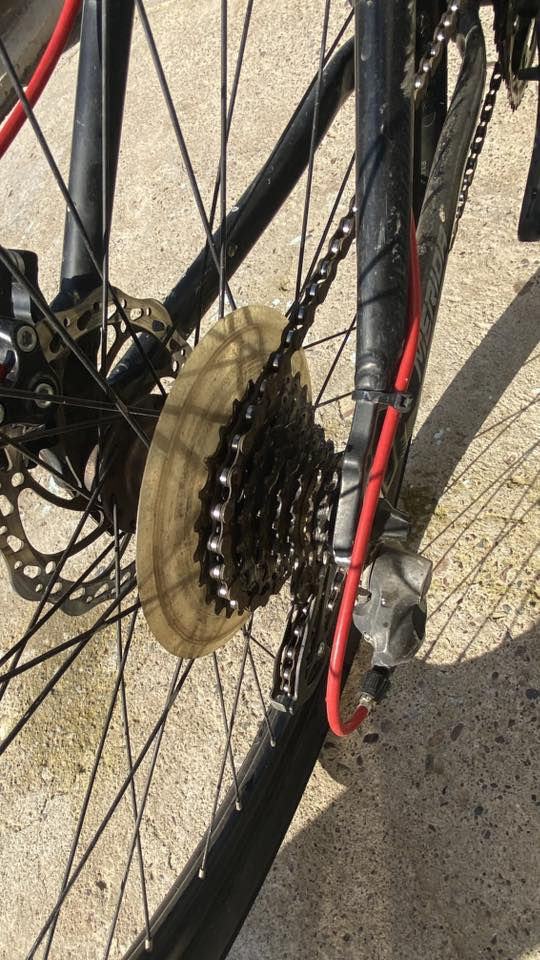 السلام عليكم اخوان 💎
للبيع 💎
دراجه استعراض فول💎 
حجم الدراجه ٢٦
كير 8 شغال 
دسكات 💎
استيرن ٩٠ موشم 💎
لون اسود مرغوب السعر 170 وبي مجال 💎
مكان موصل حي النور 💎


**إذا كنت صاحب هذا الإعلان وتريد حذفه لأي سبب، رجاءا أرسل رسالة إلى الدعم الفني**