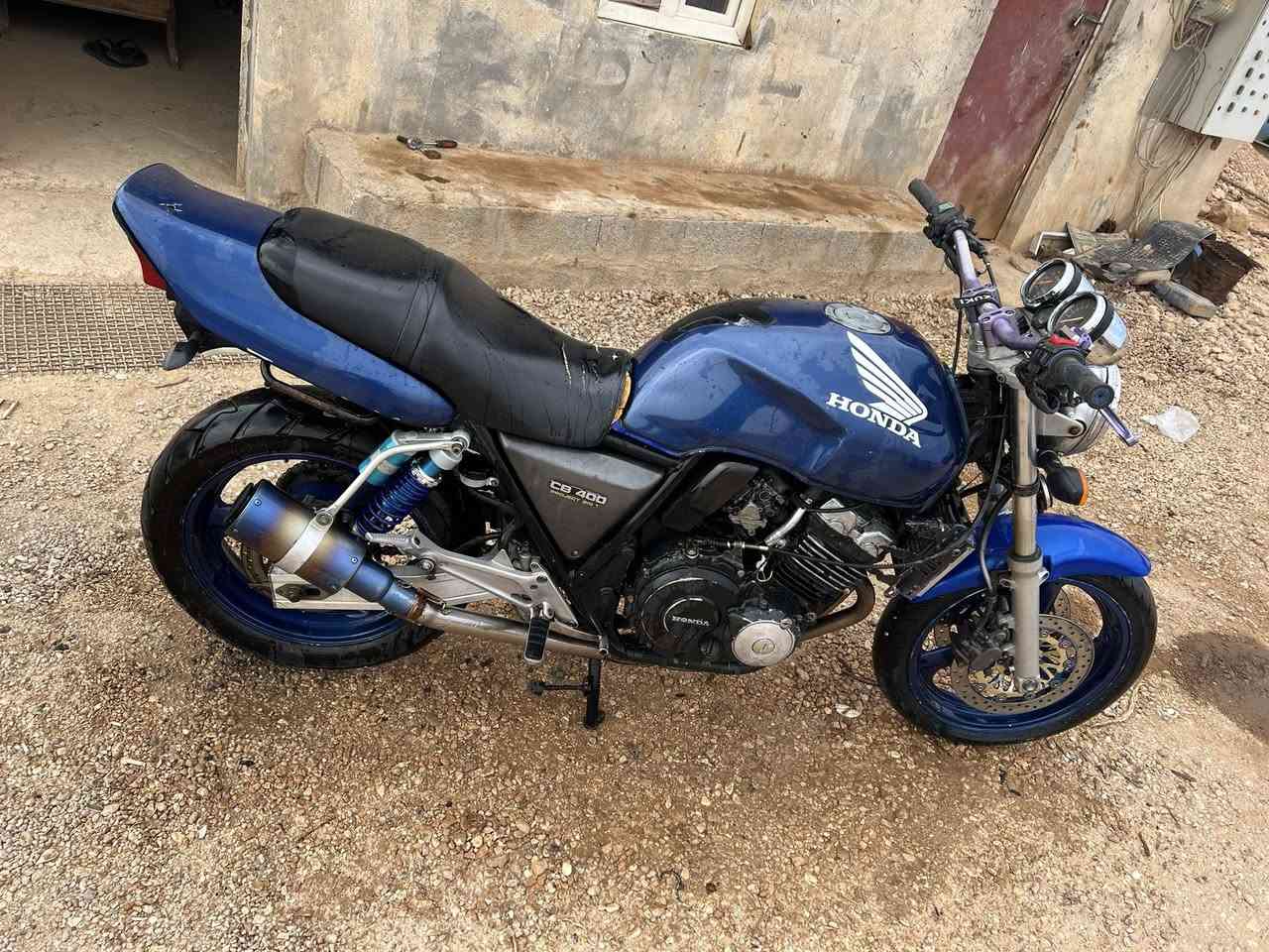 السلام عليكم دراجه سبي فور جيل اول 16ولف كفاله عامه مدفوع كمرك بس تسجل سعر مليونين وربع قفل ***********
