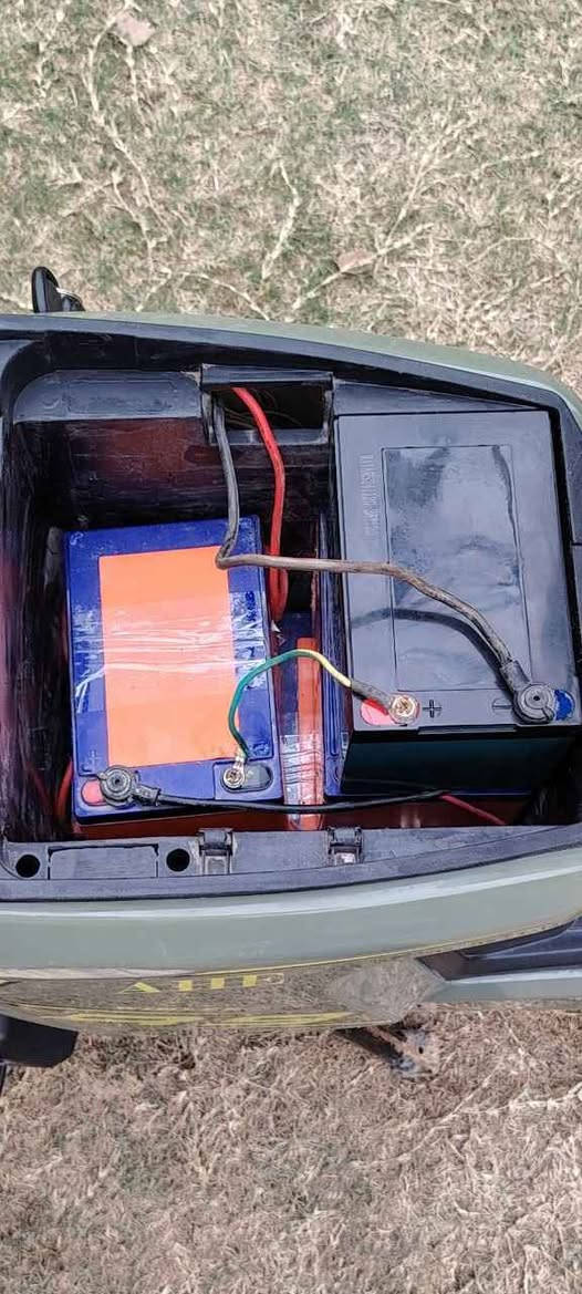 دراجه شحن R9 للبيع مستخدمة 6 أشهر 
بس بطاريات تعبانات أما الباقي مكفول كلة كهربائيات وملف كله مكفول السعر450 وبي مجال 
هاتف:*********** مكان ديالى الخالص بغداد, العراق
