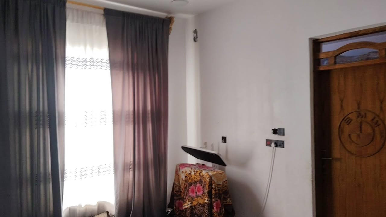 الدار للبيع في حي الغدير الثانية قرب المدرسة النموذجية
طابقين علما ان الدار رقم فية معامله ومقيم متبقي ع موافقة المحافظ فقط
تفاصيل الدار
1-اربع غرف نوم
2- اربع صحيات
3- مطبخ عدد2
4-استقبال عدد2
5-صالتان كبيرتان
الطابق الأول منفصل عن الثاني ويمكن ان يكون مشترك
السعر المطلوب 160 مليون وقابل للتفاوض
للأستفسار الأتصال ع الرقم
***********
