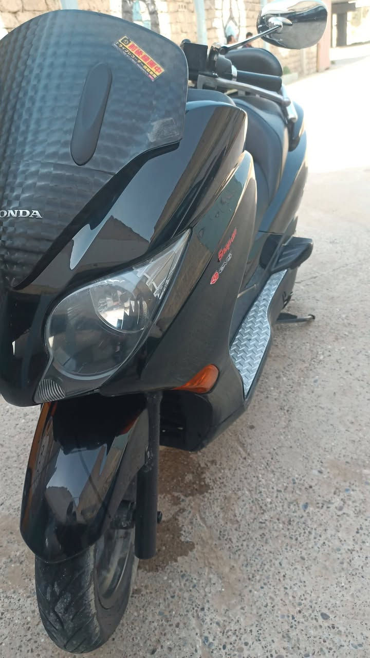 سلام عليكم مرخصة الادمن الحلال للبيع  فورزه 0/10 نضافه خير من الله دراجه فول كفاله عامه نضافه بعد احلا من الصوره عليههً.رمبه شلعه ومعدل ✈️خير من الله  وكير شغال /7 كير /4تحويلات /مو شراي لأتعبني مكاني الموصل بل ايمن /رقمي ***********
