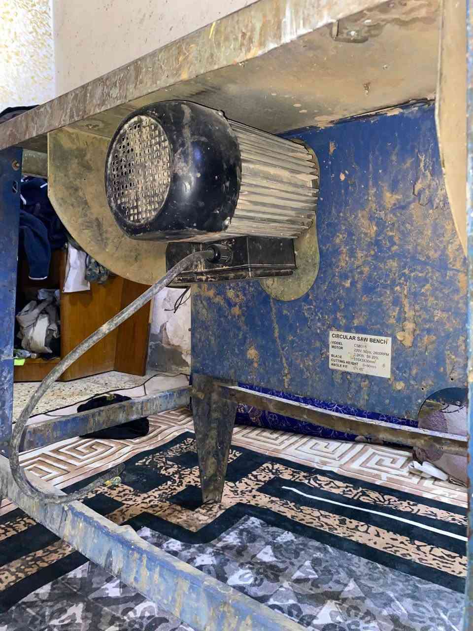 سلام عليكم غراض نجاره نظيفه جدن البيع عنواني بغداد الدوره ***********
