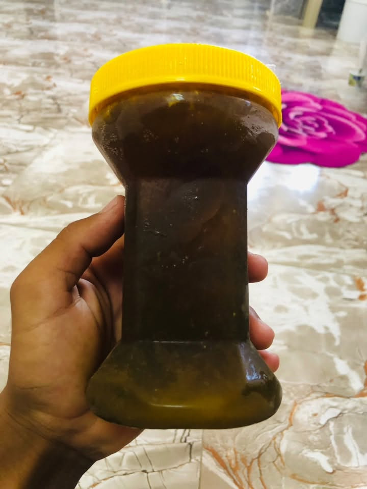 السلام عليكم يوجد عسل 🍯 طبيعي درجة اولة سعر الكيلو 35وموجود توصيل للباب البيت 🏠 رقم واتساب ***********
