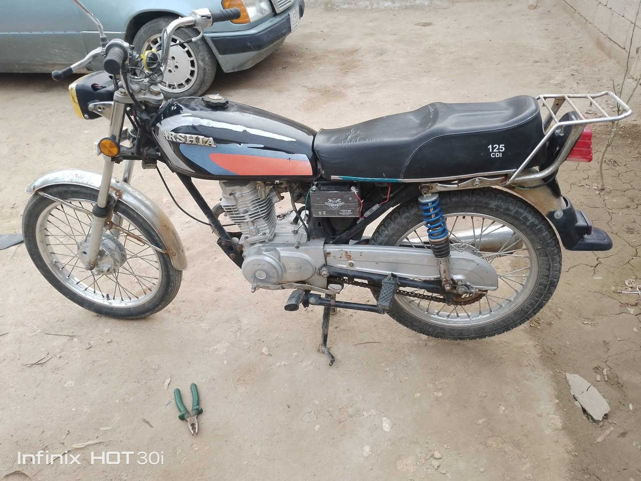 إسلام عليكم 
للبيع دراجه اربعه كير نامه 21 
باتري وضفيره وشوته ويل وتاير وره جدد
الدراجه جاهزه من كلشي كلك مكفوله منسرقه 
*********** الديوانيه طريق السنيه
رايده ب 350 وشراي. يدلل
