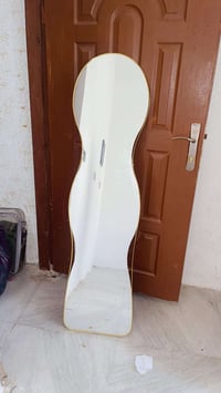 مرايه طويله السعر مناسب جداً للاستفسار 07832559669