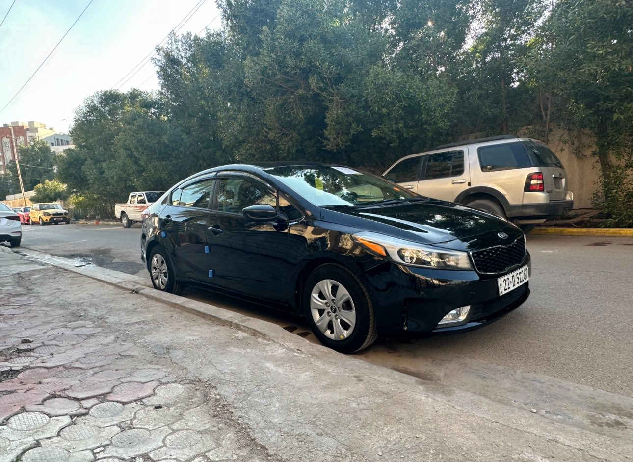 سلام عليكم 
كيا فورتي 2017 وارد امريكي محرك دوش 2000 بدون ايرباك بدون دواخل اربيل باسمي ليبل واحد بدون تبديل  هزة وسنوية جديدة السيارة حلوة وجاهزة من جميع النواحي مال بيت هنا بالعراق صار صبغ بالداير مال الجاملغ الخلفي الايمن  وجوة الرقم صبغ قليل السعر  118 ورقة للستفسار ***********
