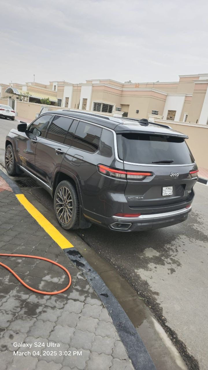 السيارة فول 
الرقم:***********

. 2022 Jeep Grand Cherokee L Summit Reserve

الموديل : 2022 . وارد امريكي تو كلر  اسود ورصاصي

‏3600 V6 :المحرك

حادث تبديل بنيد+

ماشيه 29 الف

المواصفات :

* دفع رباعي 4x4 .

نظام تعليق هوائي (جكات).

قيادة ذاتية عند المنعطفات.

رادار امامي مع مانع تصادم

* تحذير الخروج عن المسار .

* مستشعر نوم السائق مع نظام التوقف الآلي

* تحذير النقطة عمياء !

نظام تحذير عند التقاطعات.

نظام تحذير عند تجاوز السرعة المحددة.

نظام عرض المعلومات على الزجاج الامامي HEAD UP

‏(DISPLAY

نظام تقليل الضجيج داخل المقصورة.

* إنارة محيطية.

* مرايا تعتيم ذاتي.

* المرايا الجانبية قابلة للطي كهربائيا.

* نظام الصوت من ماكنتوش مع 19 سماعة.

* ويل قياس 21 انج

* سقف بانوراما

3شاشات 

* شاشه كبيرة 10.1 انج

* نظام الخرائط (GPS)

* عرض خرائط الطريق على لوحة القيادة.

* لوحة القيادة بقياس 12 أنج.

* كاميرا داخلية متعددة الزوايا

* كاميرا محيطية 360 درجة .

* 4 كاميرات خارجية مع بخاخات ماء للتنظيف.

* كاميرا للمرأة الداخلية.

*كاميرا حرارية

* المصابيح الأمامية زنون

* كشافات الضباب زنون

* دخول ذكي.

* بصمة على 5 ابواب للدخول الذكي.

* تشغيل عن بعد .

* الصندوق الخلفي كهربائي

* فرش المقصورة الداخلية من الجلد الطبيعي الفاخر .

* اضافات من الخشب الطبيعي للمقصورة الداخلية

* ذاكرة لحفظ وضعيات الجلوس للسائق. * ذاكرة لحفظ وضعيات الجلوس للراكب.

* مساج للمقاعد الامامية السائق والراكب.

* المقاعد الأمامية كهربائية

* المقاعد الأمامية تبريد وتدفئة

* المقاعد الخلفية تبريد وتدفئة

انارة داخلية LED متعددة الالوان

* حساسات امامية.

* حساسات خلفية

* 7 راكب

* مكيف خلفي مع وحدة تحكم منفصلة .

* تدفئة ستيرن وتبريد

مانع تصادم خلفي .

* بلوتوث تلفون .

* محدد سرعة .

* نظام التشغيل والاطفاء الاوتوماتيكي ( Auto Start

‏. (System

‏)Auto Break System ) نظام بريك اوتماتيكي
