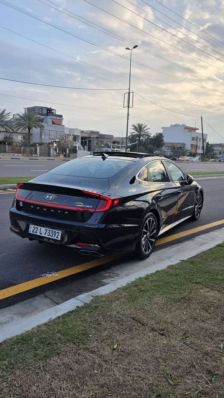 سلام عليكم
سوناتا موديل ٢٠٢١ فول للاخير لمتد
فول مواصفات اعلى فئه
مواصفاتها :
1 .نظام رؤية محيطية 360 مكون من 4 كاميرات .
2.نظام كاميرات تعمل مع الاشارة تضهر شاشة عداد السرعه 
3.نظام نقط عمياء و تنبية 
4.نضام توقف تلقائي عند الرجوع
5.شحن هاتف لاسلكي
6.نظام المفتاح الذكي ( السياره تتقدم و ترجع بالسويج ) والتشغيل عن بعد
7.نظام اوتو بارك ( السياره تطبگ وحدها ) 
8.شاشة كبيرة قياس 10.3 لمس وشاشة العداد 12.3 انش
9.نظام قيادة شبه ذاتية
10.داتا شو يعرض على الجامة الامامية السرعة وجميع الرادارات 
11.نظام تفادي الاصطدامات الأمامية من خلال رصد المشاة .
12.نظام الخروج الآمن عند فتح أبواب السيارة من ترصد 
13.نظام المحافظة على المسار مع توجيه اوتوماتيكي حتى سرعة 145 كم/س .
14.بصمه تشغيل و ابواب 
15.مقاعد امامية تدفاء و تبريد و خزن ميموري
16.مقاعد اماميه كهرباء
17.حساسات امامية وخلفية 
18.نظام ازالة الضباب و المطر تلقائي عن الزجاج الامامي
19.بانوراما 
‏ 20.LED اضاءة داخليه +اضاءة خارجية زنونLED 
21.تبريد قطعتين امامي خلفي 
22. السماعات (12 سماعة) Bose
23. دبل جام 
24.صبغ فقط بنيد بدون دواخل ابد وبيها بلهلال يم قبغ البانزين فقط
“وبعد بيهه اهواي مواصفات ما ذاكرهه
السعر ١٥٩ ومجال كلش بسيط
مكاني بغداد الدوره 
***********
