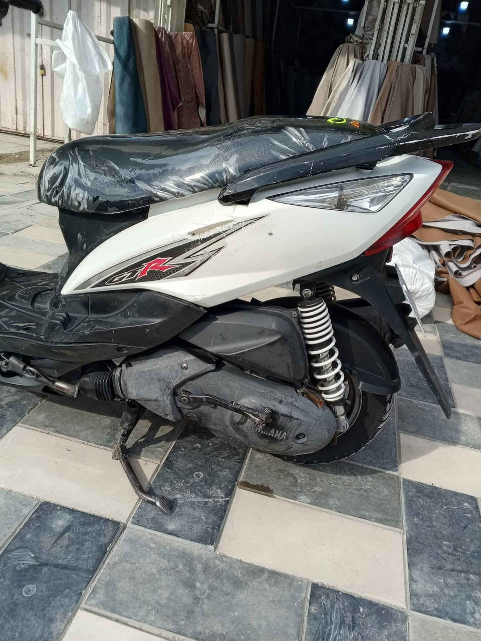 ماكس ثعلب (140) ياباني
مكينه مكفوله بلاديه 
كفرات بلاديه  دراجه مكفوله 
سلف بلادي 
كابريتر بلادي فاكيوم بلادي 
كهربائيات كله شغله مابيه نقص 
دبل اشاره شغال  LED ابيض 
نكره سلف 
هندر شغال 
بريك امامي خلفي 
دبلات بلاديه 
بيه LED زنون ناصي ابيض عالي اصفر 

شلعه ومعدل 
 

مابيه لا تنقيص ولا نضوح ولا تبخير 
كيج بانزين شغال كيج كيلو متر شغال 
دراجه خير من الله شغل واطلع مابيه اي نقص 
 مكاني بغداد الشعب شارع عدن 
رقم التليفون بي واتساب 
(***********)
 
السعر 650 وبيه مجال
