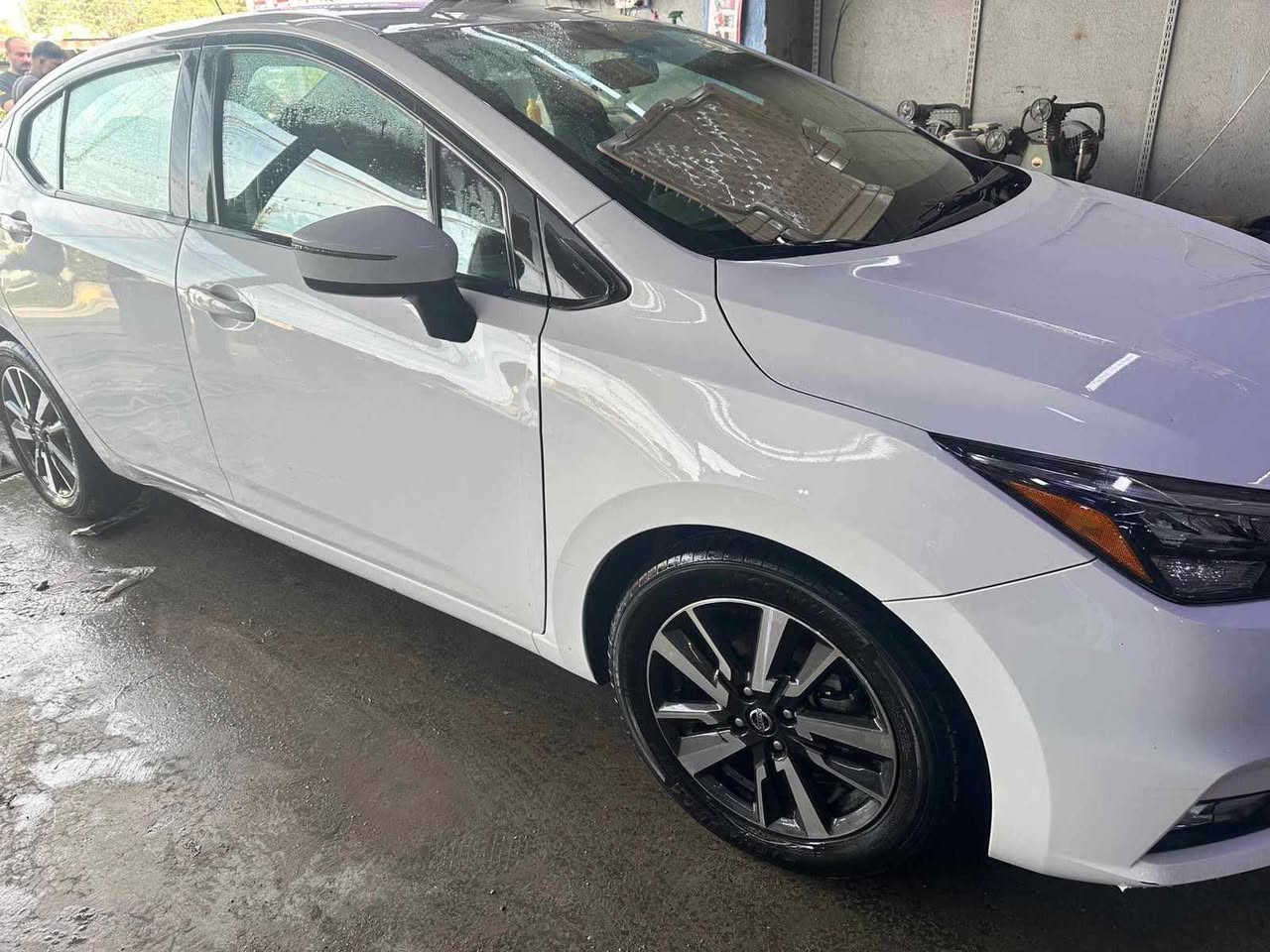 نيسان سني مكسيكي موديل 21خليجي ماشية 95بيها بس رصعات كلش خفيفه وقليله اثر حالوب بالقمارة  خفيف كلش هنابلعراق وبيها بارد شبر باب الصدر رقم اربيل باسمي السعر 132 وبيه مجال قليل مكان ديالى بعقوبه ***********
