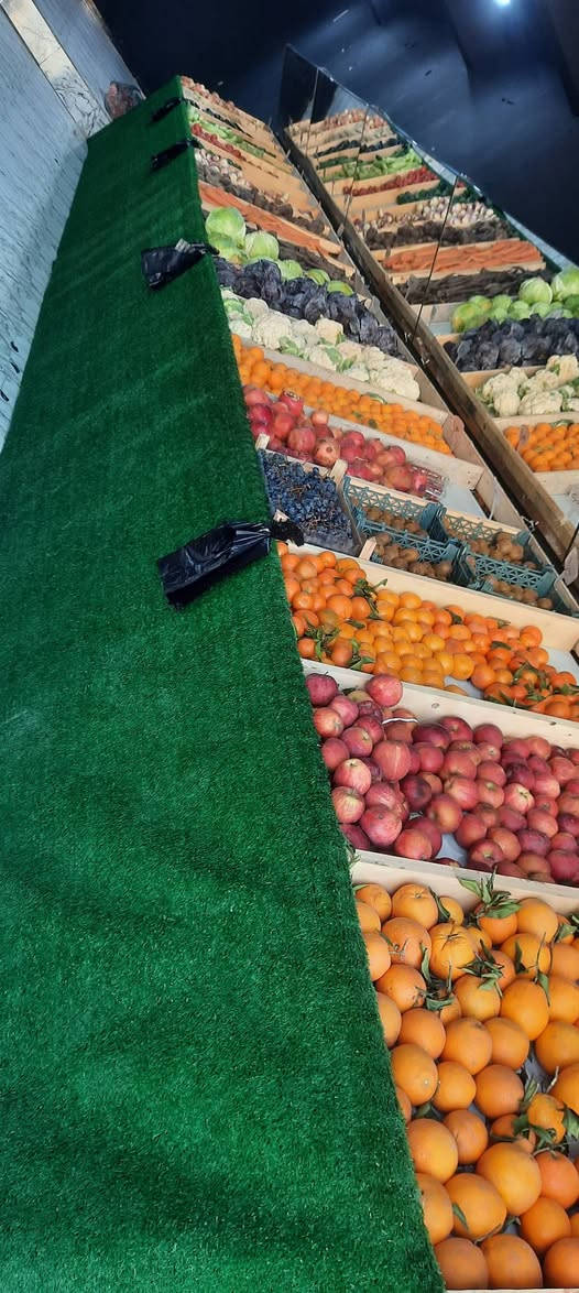 اغراض بقاله للبيع
عارضه عدد ٢
طول كل وحده  ٥ متر وأربعين سانتيم 
مرايه عدد٥ طول ٢ متر و ١٥ سانتيم
ميز طول  ٦ متر ونص 
ميز مكتب 
العنوان الخاجيه 
***********
