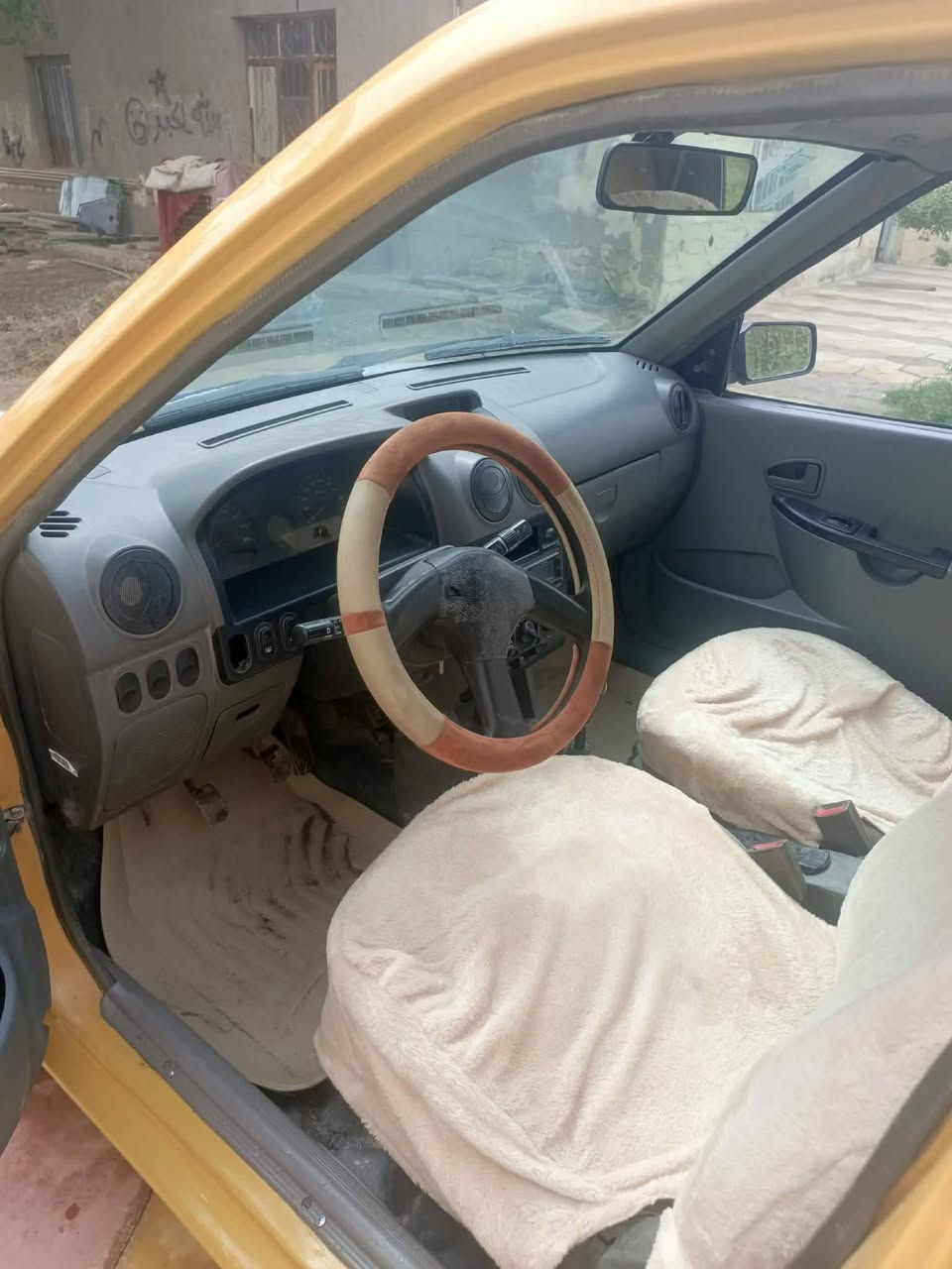 اسلام عليكم سايبه لبيع موديل 2015رقم بغداد سنويه ماصاقطه امصفره تحويل مباشر مكفوله من الظربه ولخياس مكينه كير حداديه شرط تخم تاير جاهزه سعر32 عنواني ديوانية ***********
