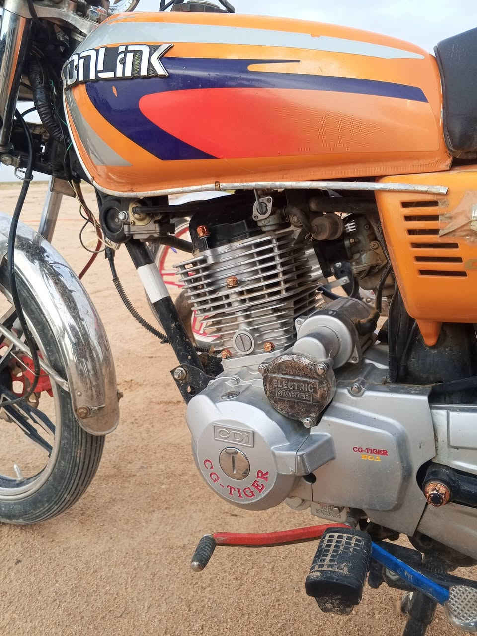 السلام عليكم دراجات سيفان للبيع الحمره كلك 2025 السعر 500وبيهه مجال الكلك الثاني برتقالي 2024 550وبيهه مجال اوراق سكنر ***********/0787582030سكني حله جبله وعملي كربلاء ومتواجدات بكربلاه
