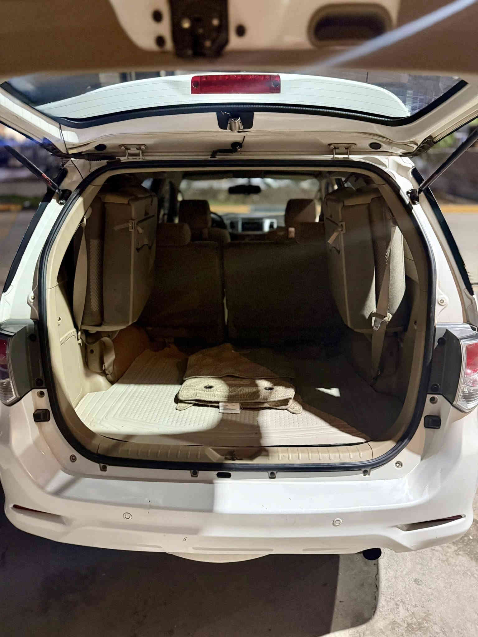 تيوتا فورجنر 2012 خليجي للبيع 
4 سلندر 2700 SR5 
تبريد 3 قطع 
7 راكب 
شاشة وكامره 
داش كام الي تصير امامية وخلفية 
سستم سماعات
مكينه وكير مكفولات حدادية
مري كهربائية وشفط اشاير بل مري 
علما ان السيارة تحت صيانة سيرفس الشركة:
 • تبديل البلكات
 • تنظيف الثلاجة
 • تبديل تايرات جديدة
 • تبديل جميع الزيوت:
 • دهن المحرك
 • دهن البريك
 • دهن الستيرن
 • دهن الأكسل
 • دهن الكير
تخم تاير جديد برجستون 25📍
*********** مكاني بغداد جملية 
السعر 195 وبيها مجال $
