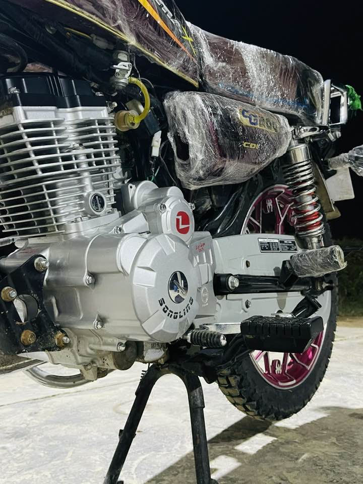 سلام عليكم 👋للبيع دراجة سافان 25 محرك 200باب أول ختم سونك دراجة كاملة مكملة 👌كلشي بل دراجة شغال أوراق أصولي 📃 وبعد احلة من الصورة 🌿الدراجة بعدهة شركة ما ماشية ✨
الاتصال ***********📞
مكانهة بابل مشروع المسيب📍
