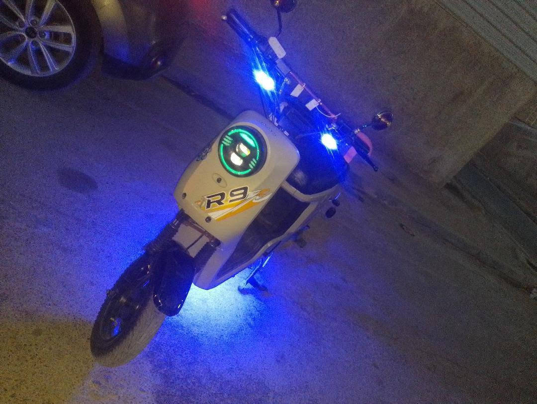 السلام عليكم شباب 
دراجه 🔋⚡ شحن للبيع 
خمس بطاريات 
سرعه ٦٥ حقيقي 
دراجه نظيفه
اتصال ***********
سعر ٤٥٠  قفل
