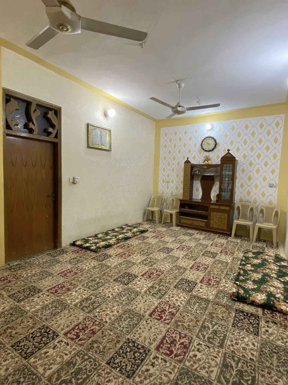 بيت للبيع
بهرز دربونة القيسي مساحة ٢٠٠ متر طابو مللك صرف 

يتكون الطابق الاول من مطبخ واستقبال وصاله وصحيات وغرفة نوم 

الطابق الثاني ثلاث غرف وحوش وصحيات 

الاستفسار خاص او ع الرقم ***********
