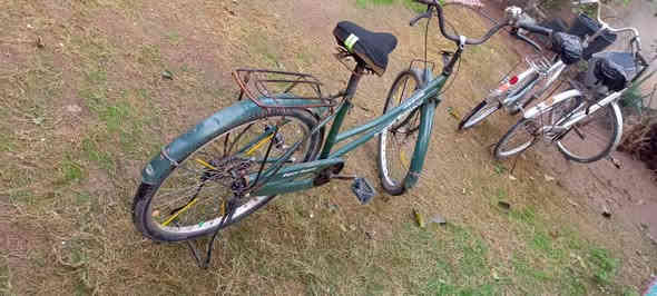 السلام عليكم  متاح بايسكل حجم 26 فول نضافه مكاني ديالى شهربان الاحمر السعر 50 ***********
