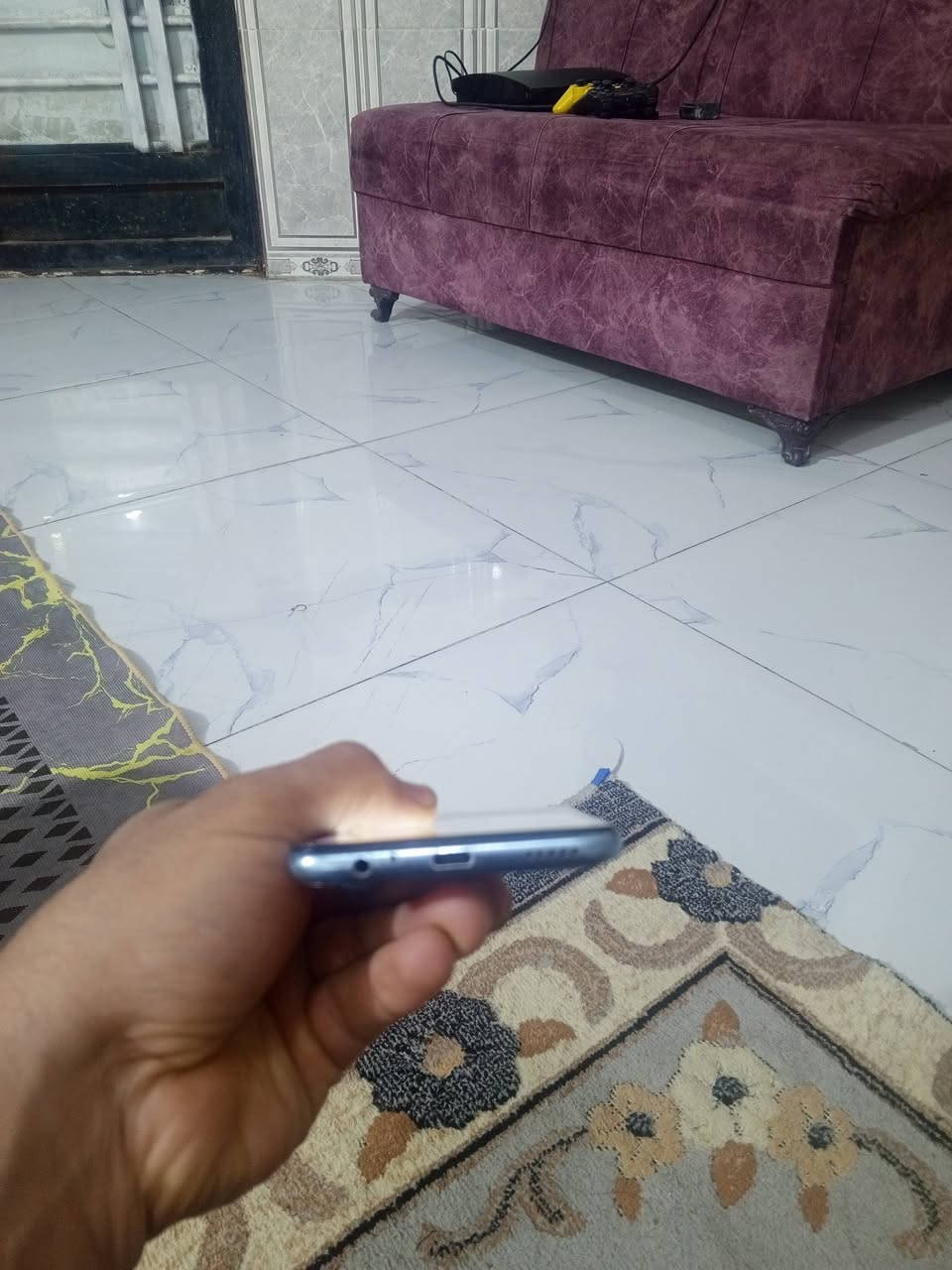 Y9 S  نظيف فقط الظهر بي فطور ذاكره 128 
السعر 90
***********
طويريج الجمعيه
