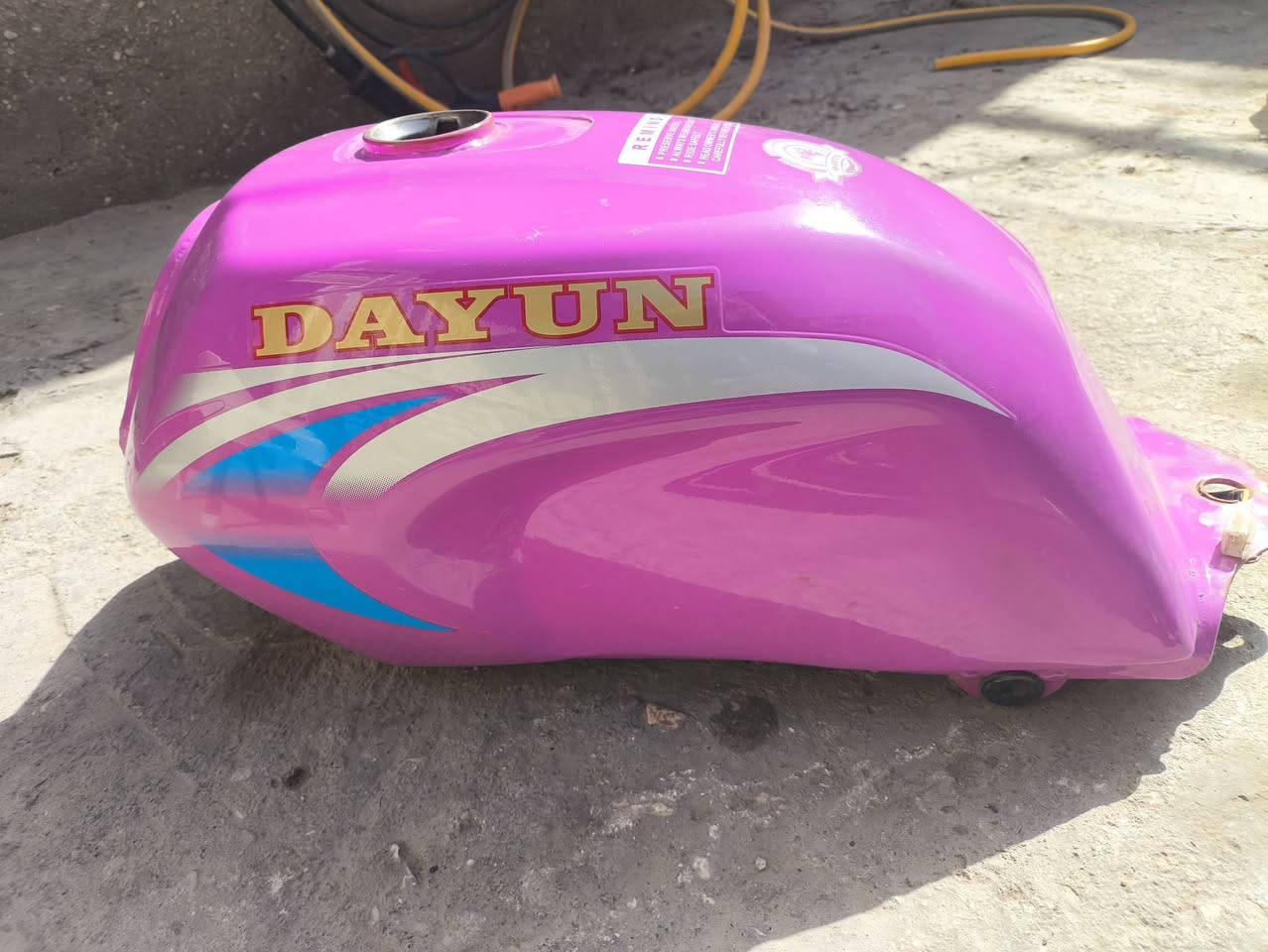 السلام عليكم 
  
متوفر 
 
كشر دايون عضم بنفسجي كامل +صفاحيات،،بلادي اصلي 
التانكي وياه الطوافه مالته الاصليه 
وال صفاحيات موجده اقفالتهن عدد,2 
حتى ال لاستيكة مال الجاملغ موجوده 

مكاني الجمعيه، باب طويريج 
***********
