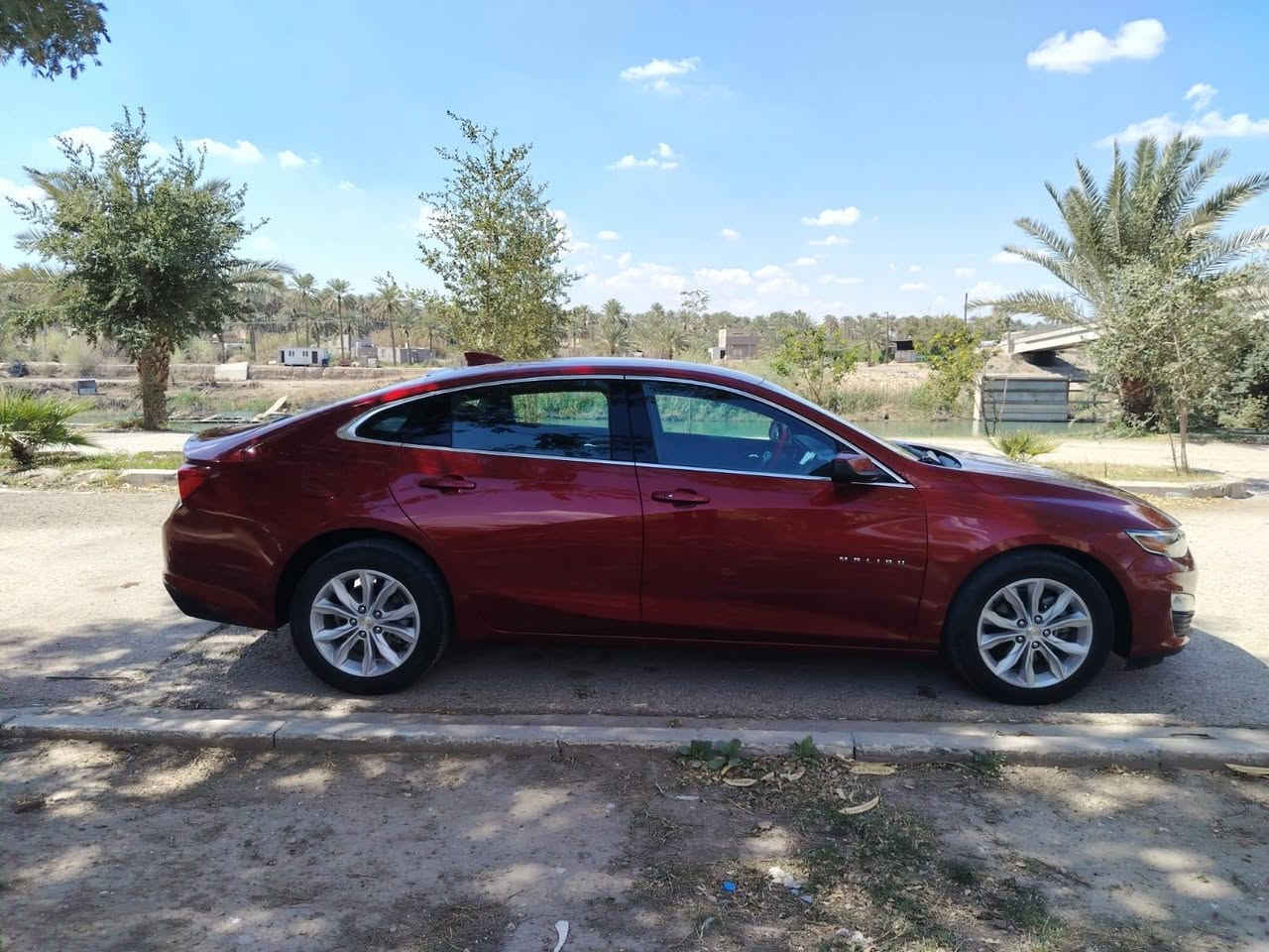 السلام عليكم
* للبيع ماليبو 2025 احمر 
* الفئه LT السيارة جديدة ونظيفة ماشية ٥٩ الف كيلو 
^المواصفات :

داخل مخمل اسود 
* شاشه + كاميرا دواره 
* نظام ECO + نظام auto stop
* لايتات عادي مع كشافات دعاميه LED
* بصمه ابواب مع بصمه جنطه مع تشغيل عن بعد
*تحكم فول كهرباء لكرسي السائق 
*سستم صوت وتبريد قطعتين 
* تحكم ستيرن جهتين بلوتوث وحاكيه وكروس سرعه 
شاشه كبيره نظام واي فاي ونظام خرائط وتحديد مسار
* نظام ABS مانع انزلاق 
* حساسات خلفية
* السيارة شهداء بابل
* ضررها  جاملغ يمنه وبنيد بدون دواخل
 السعر 128 
للاستفسار *********** ومكان السيارة بابل مسيب سده الهنديه
