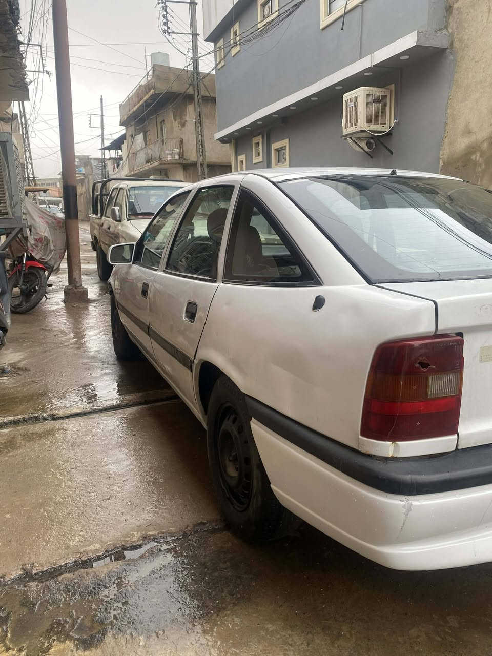 فكترا حجم 18  اللون بيضاء استيرن بور قفل مركزي كير محرك شرط السياره وضع شركة تنتا كابون بانزين الشرعي أني السنوية 31 رقم دولي السعر 45 شرط الوكالة وتحويل ***********4
