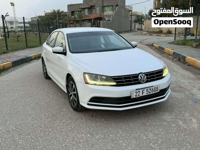 فولكس فاجن جيتا موديل 2018 Tsi
سيارة جديده جدا ( كـلـيـن تـايـتـل )
بيع او مراوس 
كلين تايتل 
محرك 1400 تيربو 
سيارة جديدة بمعنى الكلمة 
السيارة بيها طخة خفيفة بالباب الخلفي جهة السايق بدون تعديل موضحة بالصور
رقم صاحب سيارة ***********
