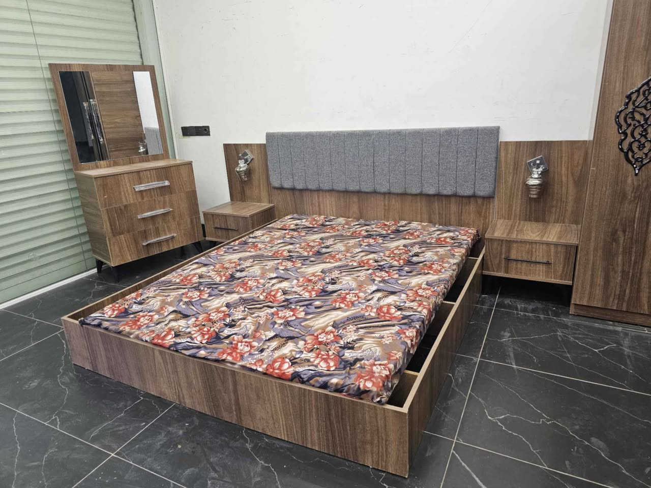 غرفه نوم للبيع نظيف كلش كامل سعر 380 الف شراي يخابر رقم *********** عنوان كركوك كركوك, العراق
