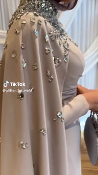 فستان ملكي • لبست مرة وحدة • قياس ٣٨-٤٢