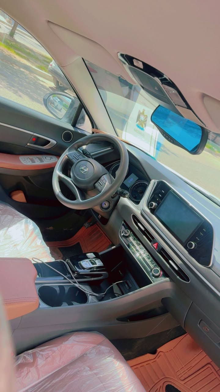 للبيع سوناتا 2020 خليجي 

محرك 2000 دوش 

ماشيه 79 الف كيلو 

رقم بابل دولي بأسمي  

مكان السياره كربلاء 

مواصفات السياره 
حساسات خلفيه  
+كامره خلفيه +
شاشه كبيره + ابل كار بلي 
+اندرويد أوتو 
 +اشاير بالمري 
تحكمات المقود جهتين
كشنات جلد لون مشمشي 
تبريد قطعتين  
كيراوتوماتيك بيانو 
نضام تراكشن مانع تزحلق
 
السياره جديده بمعنى الكلمه وبالعافية على الياخذها

للاستفسار ***********
