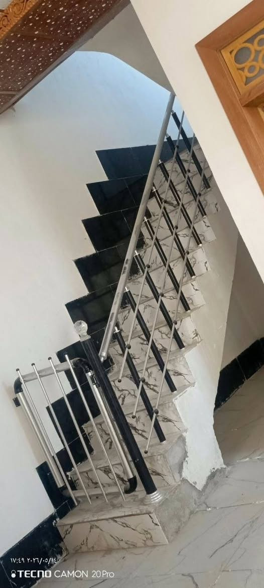 للبيع في النجف –
بيت مقابل  قرية الغدير عمود270🏡
(( طابو زراعي سند 25 الخط الاول) ) 
✨قريب السوق
📏 المساحة: 110 متر
💰 السعر:💲 55 💵مليون مع المجال 
🏗️ البناء: طابوك نهروان 
🏠 الأساس والسقف: كونكريت
🏠ارضيه بورسلين 
🏠سقوف ثانويه
✅ابواب صاج درجه أوله

مواصفات البيت:
✅استقبال🏛️
✅ غرفة نوم العدد 2 🛏️
✅ صالة 🛋️
✅ مطبخ 🍽️
✅ صحيات 🚿
✅مكشوفه 

الخدمات المتوفرة: #سوق_قريب 
🔹 ماء 💧
🔹 كهرباء ⚡ + مولد ذهبي
🔹 شوارع مبلطة 🚗 #شارع_عرض_13_متر
🔹 مدارس حكومي وأهلي  قريبة 🏫 

  لاستفسار 
اتصال ***********
واتساب ***********
