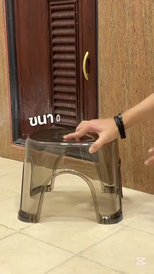 كرسي صغير، طبلة، كرسي أكريليك، كرسي بلاستيك مقوى، كرسي حمام، مسند قدم، كرسي مدخل، مستلزمات المنزل 🪑✨ كرسي صغير (طبلة) أكريليك شفاف / بلاستيك مقوى – عملي بكل استخدام قطعة أساسية بكل بيت بتصميم أنيق وعصري 😍 ✅ مصنوع من الأكريليك الشفاف أو البلاستيك المقوى عالي الجودة ✅ خفيف الوزن وسهل الحمل والتنقل ✅ متين ويتحمل الاستخدام اليومي ✅ قاعدة ثابتة وغير قابلة للانزلاق لمزيد من الأمان ✅ مناسب للحمام، المطبخ، تبديل الأحذية عند المدخل، أو كمسند للقدمين ✅ قابل للتكديس فوق بعضه لتوفير المساحة عند التخزين ✅ تصميم أنيق يناسب جميع ديكورات المنزل ✨ عملي، متين، ويوفر الراحة في كل مكان داخل البيت 📞 للطلب والاستفسار: *********** 🚚 التوصيل متوفر لجميع محافظات العراق #كرسي_صغير #طبلة #كرسي_أكريليك #تنظيم_المنزل    #CapCut 
