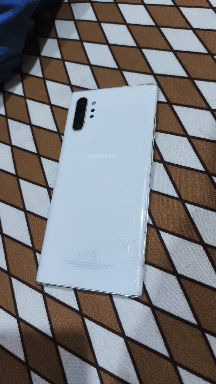 سلام. عليكم سامسونك. نوت 10 بلاس ذاكره 256 دبل شريحه. اصلي عربي بل كامل عربي مو مقلد  جهاز مكفول مبدل قاعده شحن صار سنه  وضهره مكسور  بدون ملحقات. سعر 240 وبي مجال بسيط للبيع تو مراوس حسب القناعه مكاني البصره مطيحه ***********
