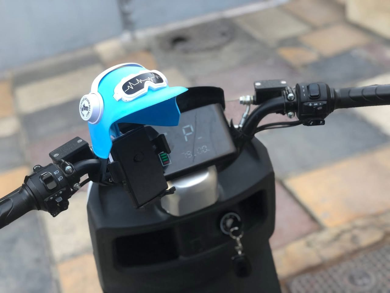 السلام عليكم للبيع دراجة شحن سكنس بوليسي
1 _ نظام البك R +نظام الامان P 
2_ملف 2000W+سرعه ٦٠ حقيقي +٣سرع
3_لايت  زنون عالي  ناصي 
4_نظام سرقة
5_سويج عدد 2+بصمة عدد 2 
6_بطاريات عدد٦ كبار 
7_تشغيل عن بعد 

السعر 650

  الرقم الهاتف ***********

الرقم الثاني *********** واتساب 

العنوان / بغداد  حي الجهاد الاطباء
