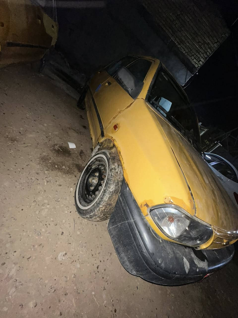 سلام عليكم سايبه ١٣نضيفه بيها تبخير فقط بدون راعي 12وبيها مجال ***********
