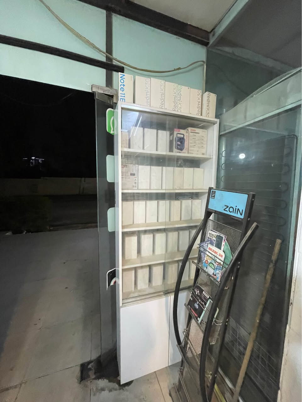 دوکانی مۆبایل 
مێزو رەفەو شیش و تەبەقەو هەندێک ئەشیا درع و کێبل و سەماعەی تێدایە بۆ فرۆشتن
نرخی هەمووی بەیەکەوە 400 هەزار قفل
---------------------
دوکان تازە دەکەمەوە ئەشیاکان دەفرۆشم ئەگەر بە کەلکت دێت نامەم بۆ بنێرە و بیبینە أربيل, العراق


**إذا كنت صاحب هذا الإعلان وتريد حذفه لأي سبب، رجاءا أرسل رسالة إلى الدعم الفني**