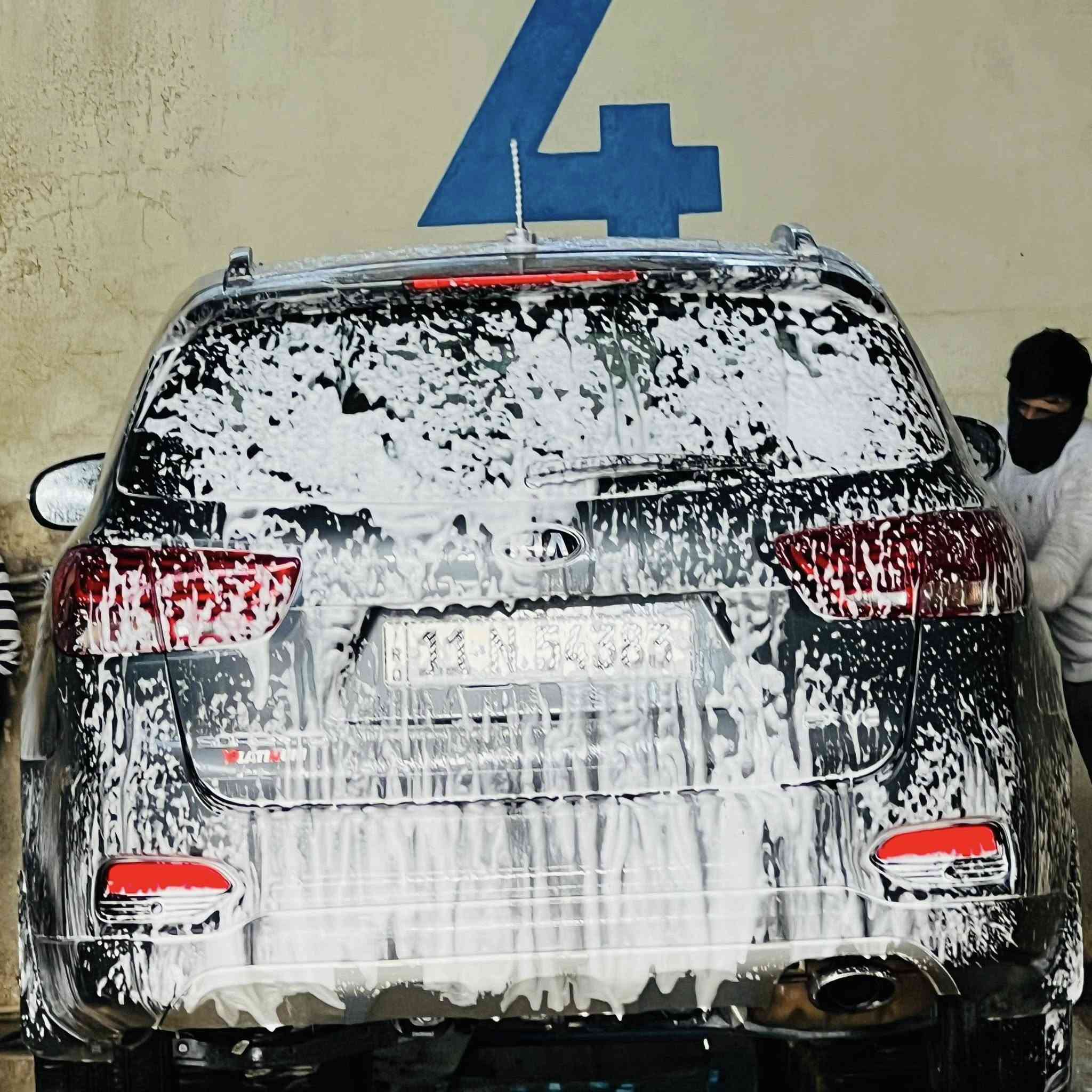 سورنتو موديل 2020 وارد امريكي
فول مواصفات

- ماشية 111000 ميل
- مكينة 6 سلندر 
- فور ويل ( AWD )
- تشغيل بصمة
- تبريد 3 قطع 
- 7 راكب 
- لايت زينون
- اضائة LED نهارية 
- بصمات بالأبواب 
- اضائه ترحيبية 
- حساسات امامية خلفية 
- شاشه كبيرة وجي بي اس 
- كشنات كهربائية 
- هاند بريك بصمة
- محافضه على المسار 
- قياده ذاتية 
- صندوق كهربائي 
- اشاير بالمري 
- بانوراما 
- كشنات جلد اسود
السعر ١٦٥ $ 
***********
