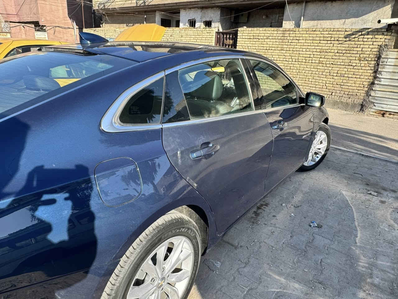 السلام عليكم
ماليبو 2021 لون نيلي 

رقم اربيل بأسمي شرط التحويل 

ماشية 65 كم

مكينة 1500 

داخل جلد اصل

بدون سيرفس 

بك لايت لد طيارة 

وصور التقرير ورقم الشاصي مرفقة بالمنشور 

مكان السيارة بغداد مدينة الصدر 

(***********)
سعر السيارة 128 ورقة وبيها مجال بسيط
