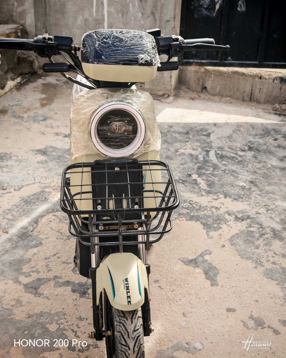 دراجه شحن للبيع مستخدمه 15 يوم دراجه نضافه 100 /100 سعر 405 رقم الهاتف ***********
