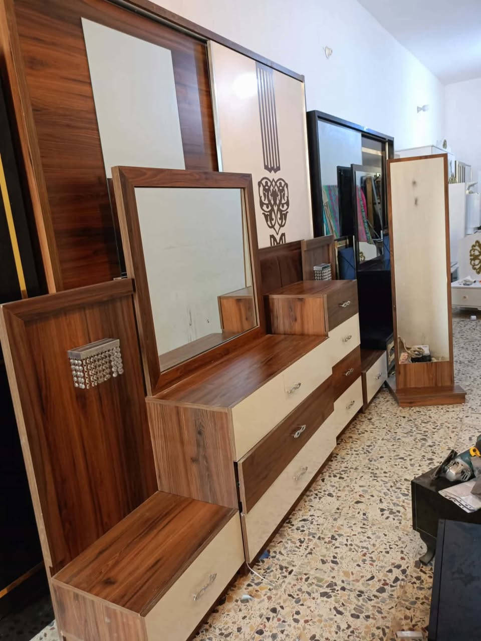 غرفة تركي 🇹🇷 
مستخدام 👉✨
7 قطع  ✨✨
نضافه 90 💯
نظام سلايت 💖
السعر 450💖💸
مع شد🪛 ونقل 🚚  مجاني  داخل بغداد  محافظات بكروه


**إذا كنت صاحب هذا الإعلان وتريد حذفه لأي سبب، رجاءا أرسل رسالة إلى الدعم الفني**