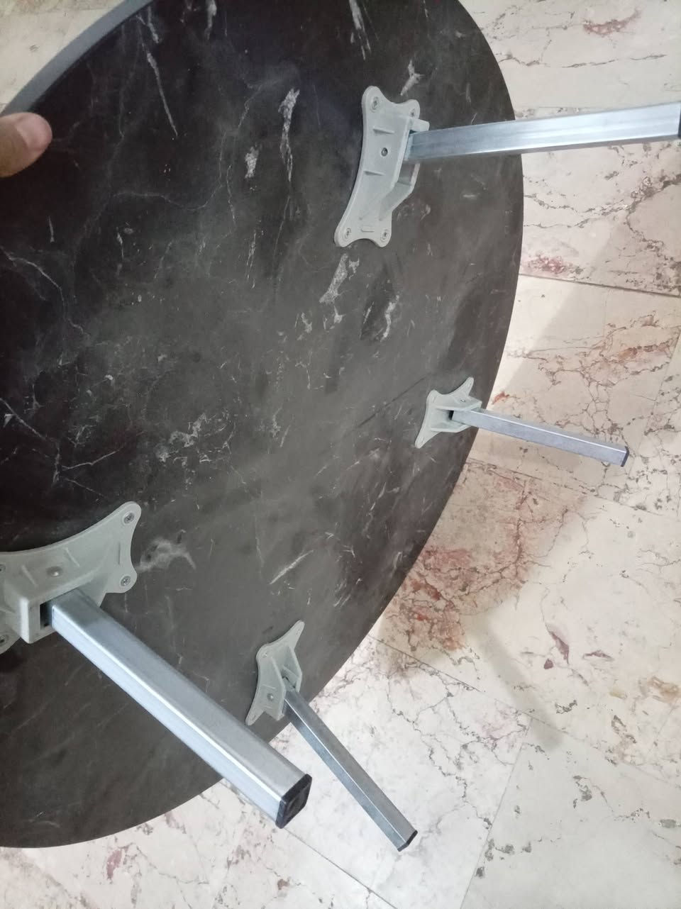 اغراض مستخدمه للبيع البرد طول ٣ امتار و٦٠ وعرض ٨ امتار طبله للاكل عدد ٣ طفايات حريق عدد ٤ حله ابي غرق


**إذا كنت صاحب هذا الإعلان وتريد حذفه لأي سبب، رجاءا أرسل رسالة إلى الدعم الفني**
