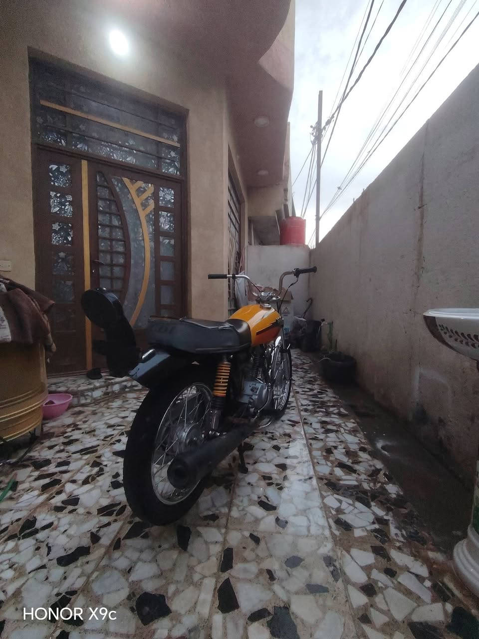 سلام عليكم 
دراجه كلك محرك ارشه شرط شلعه ومعدل صاروخ الدراجه تعمير كله جديد ب 425وبيه مجال والشراي يدلل مكاني طويريج وهاذه رقمي ***********
